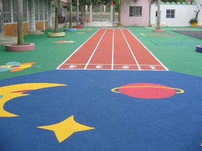淮安幼兒園塑膠操場瑞安塑膠跑道商家施工噴圖圍網(wǎng)翻新